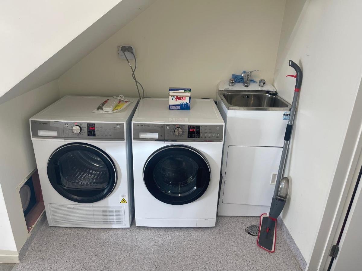 Spacious Home Near Cbd Spa Pool Parking 3Br オークランド エクステリア 写真