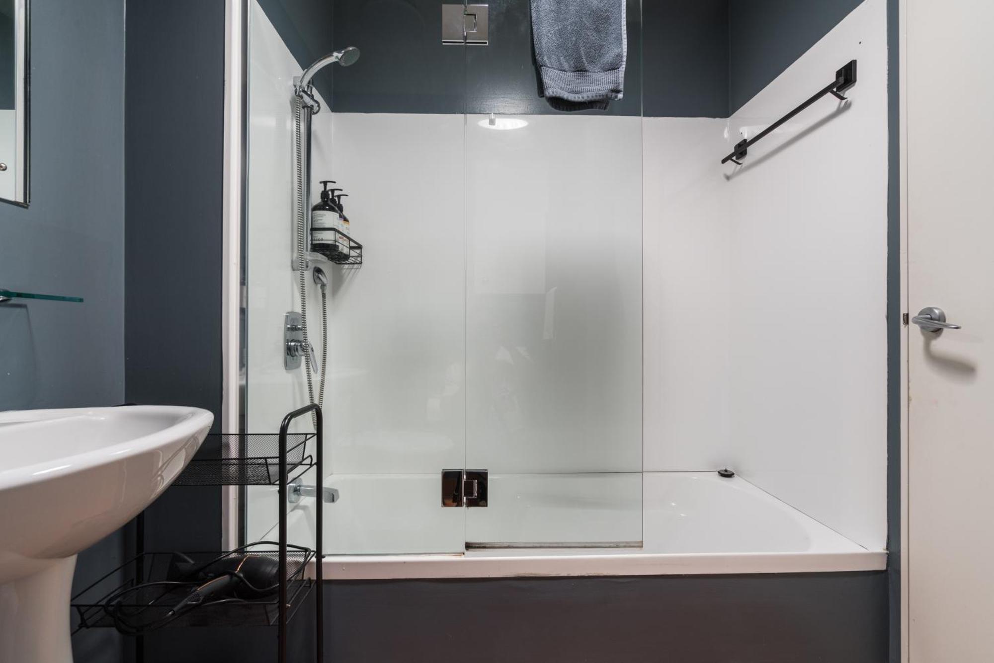Spacious Home Near Cbd Spa Pool Parking 3Br オークランド エクステリア 写真